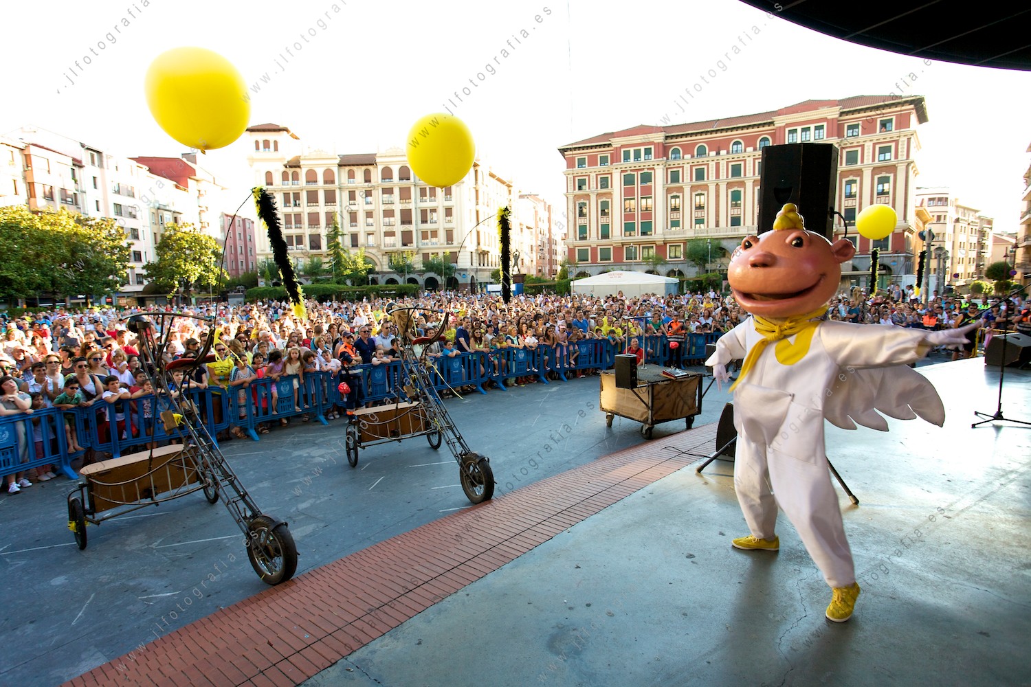 Jolín se despide de todos en el fin de las fiestas de Los Cármenes de Barakaldo.