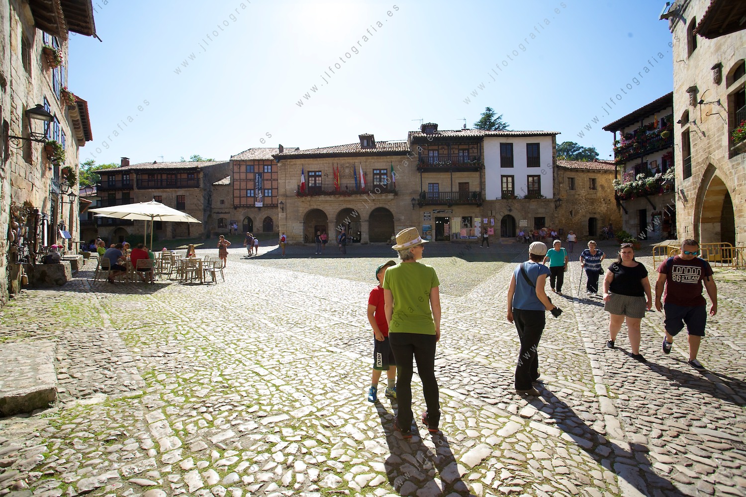 Una de las plazas de Santillana del Mar, población cántabra de las más bonitas.