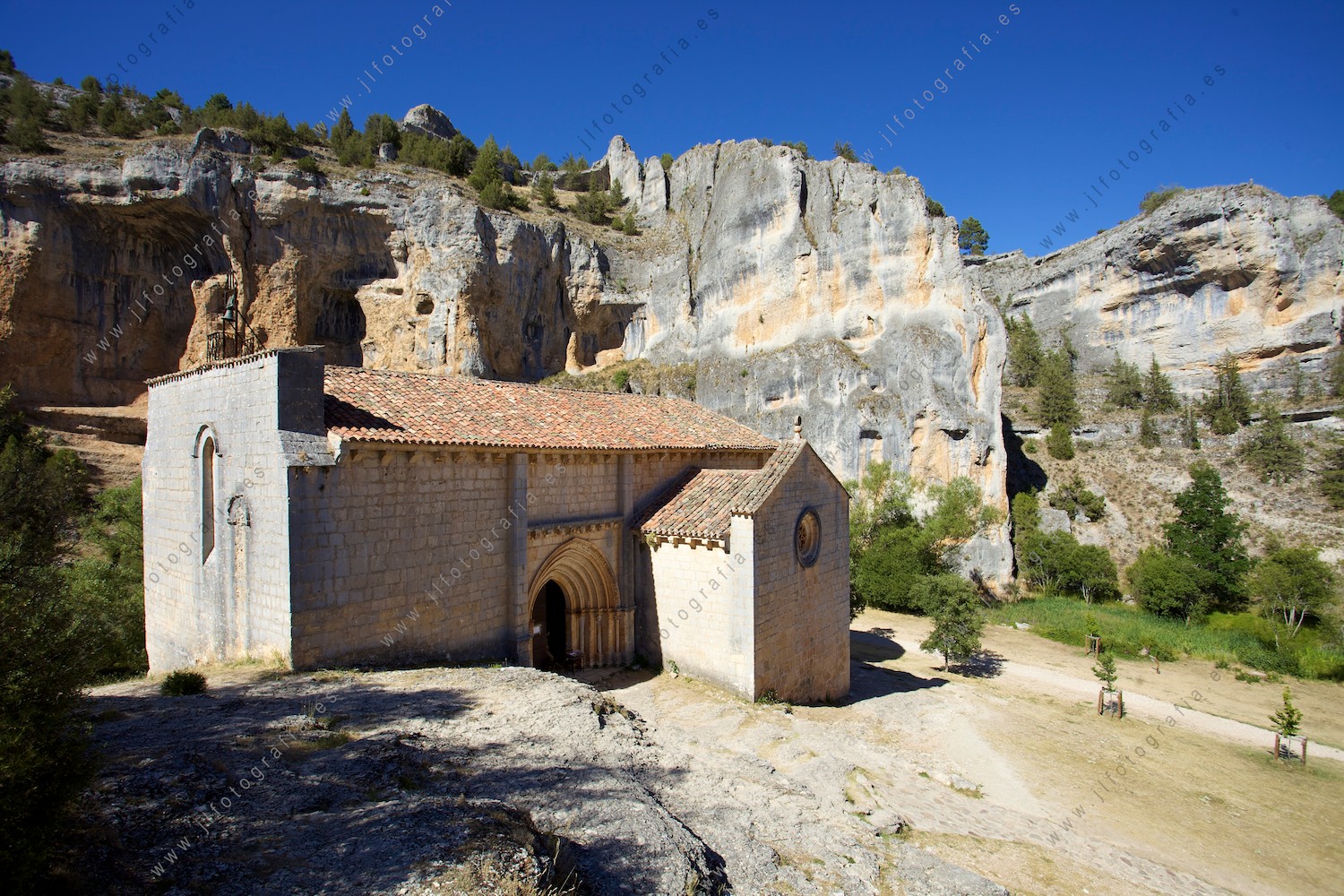 La ermita de San Bartolomé, en el cañón del Río Lobos.
