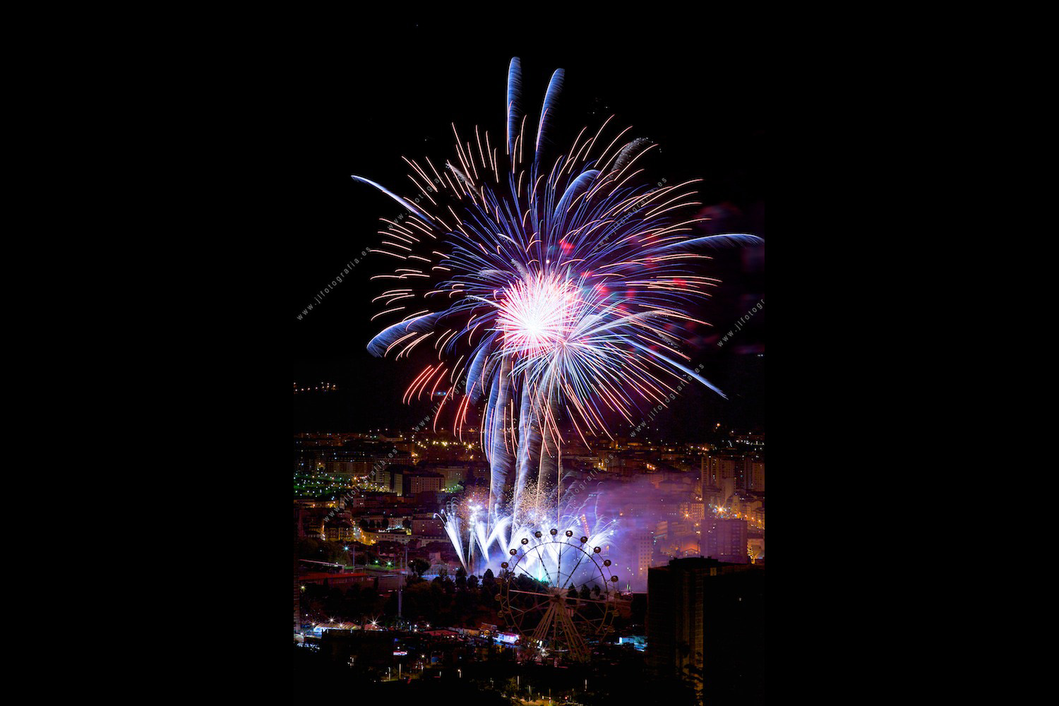 Fuegos artificiales de la Aste Nagusia de Bilbao desde el Artxanda.
