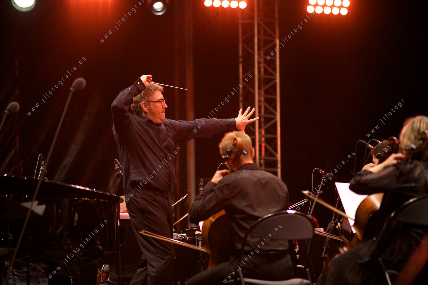 El director de la orquesta en el concierto de Ainhoa Arteta en Aste Nagusia de Bilbao