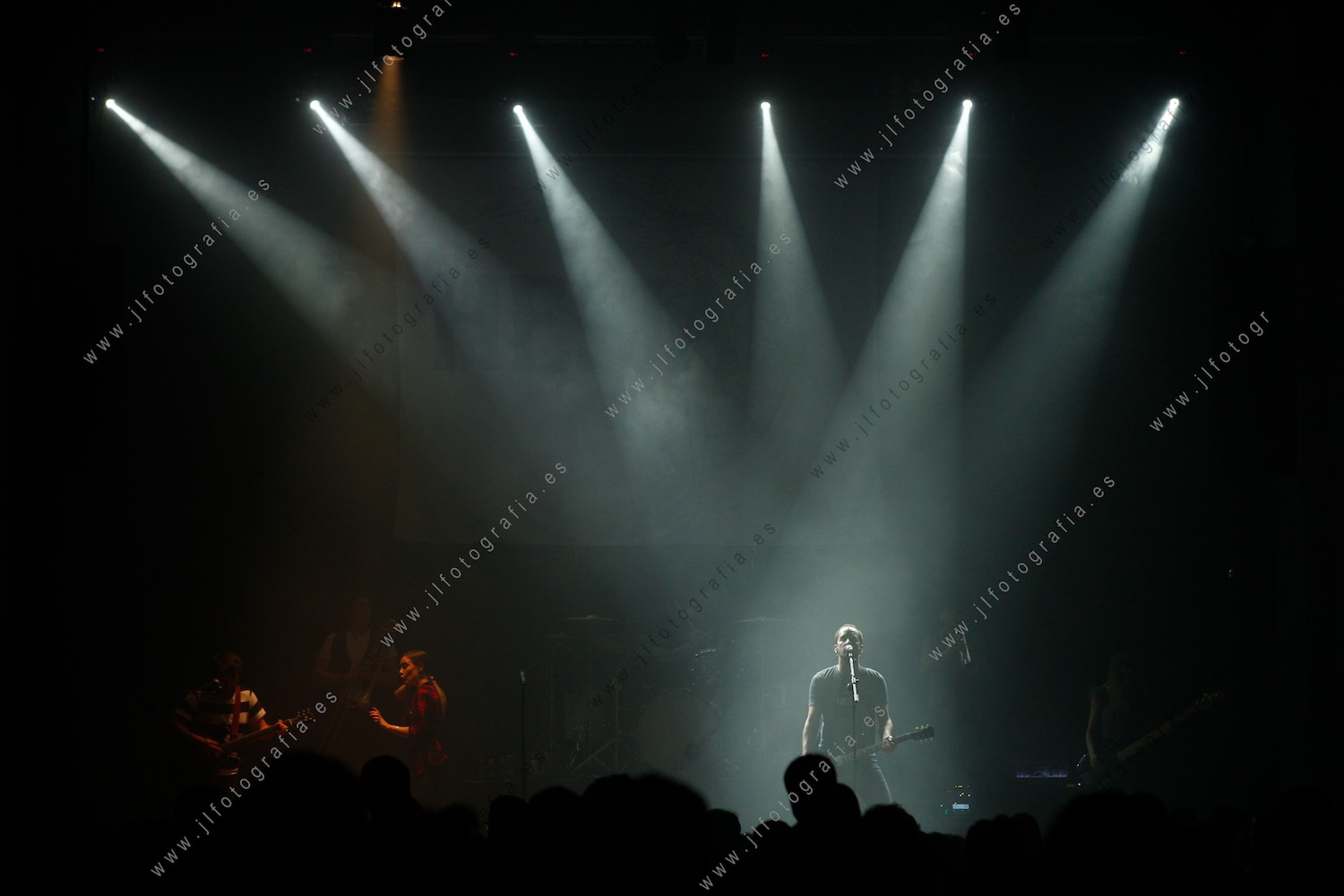 Concierto de rock vasco en Azpeitia, Guipuzcoa, durante el rally nocturno Gautxori de Argazki elkartea.