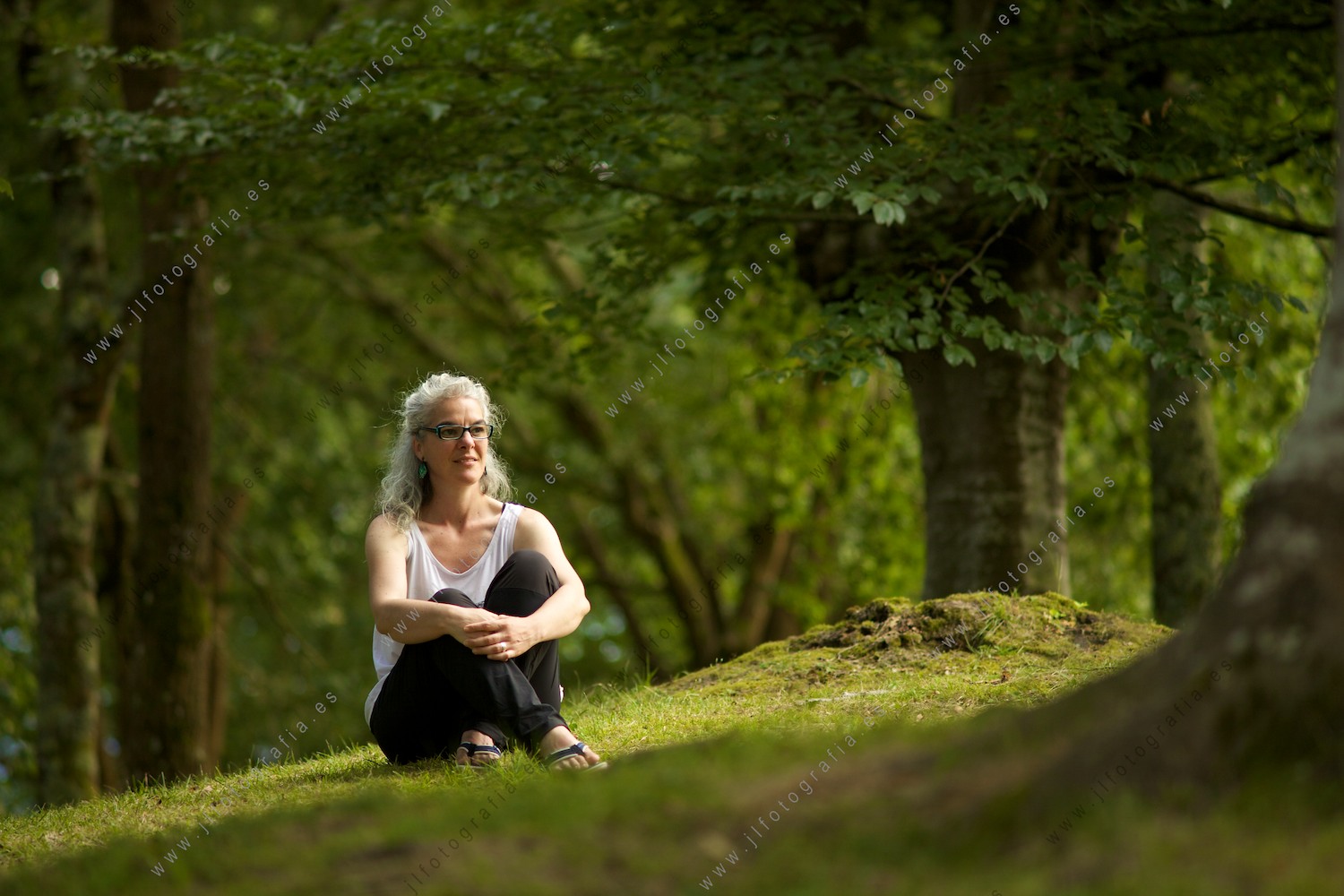 Retrato de Nerea Briones en los jardines del Barnezabal en Berriz. 