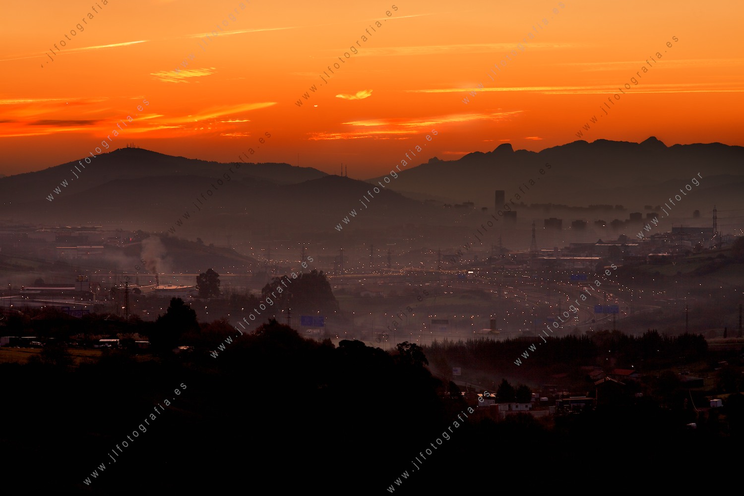 Amanecer de la zona minera desde Ortuella.