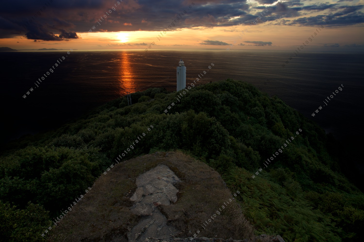Puesta de sol desde el faro de Plentzia.