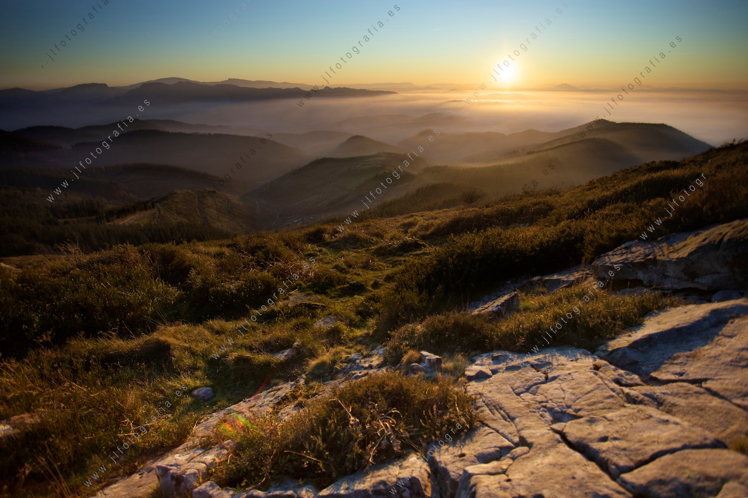 Puesta de sol desde el monte Oiz, Bizkaia. 