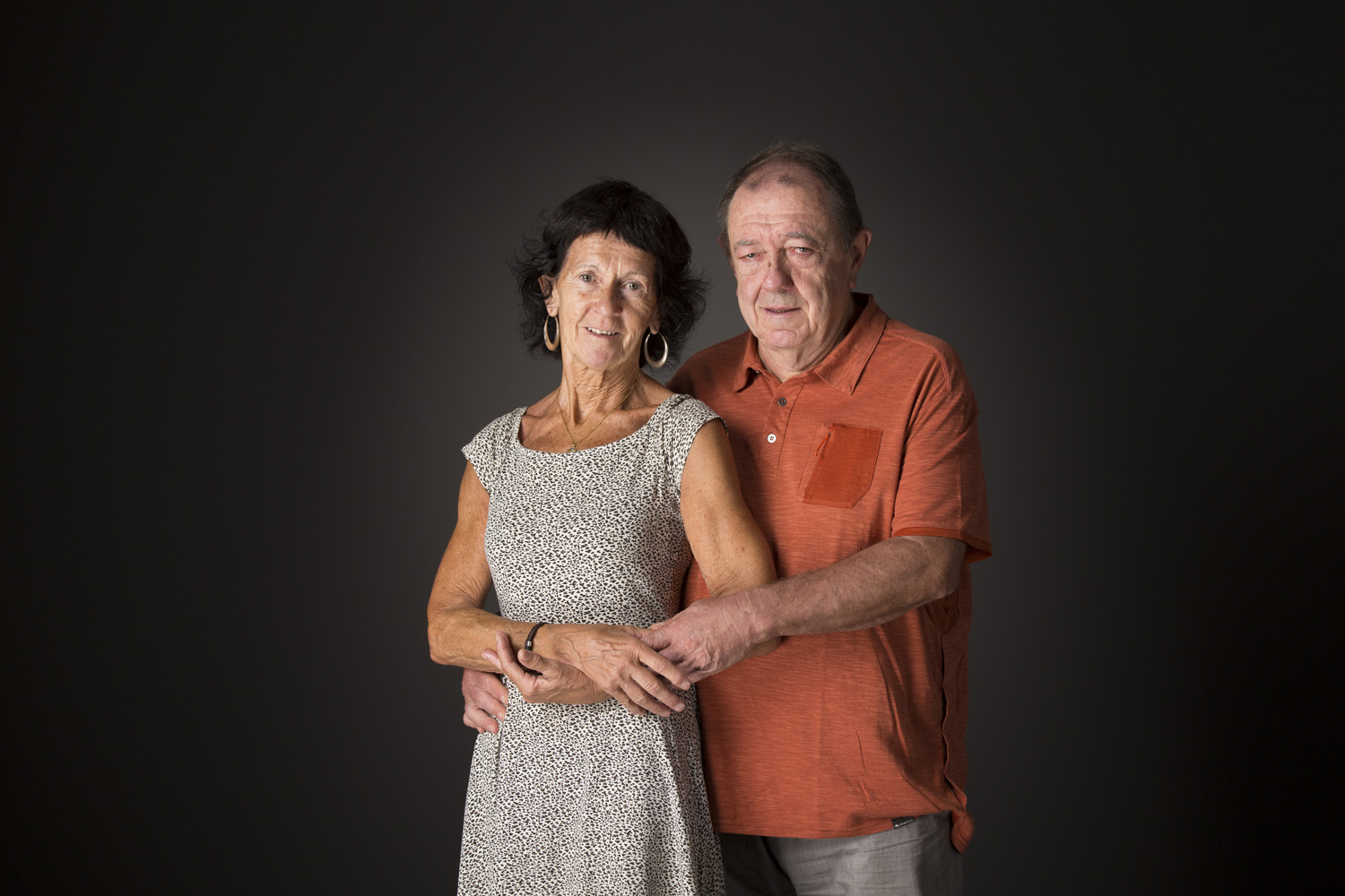 Fotografía de Retrato de estudio en Nerekopi a un matrimonio mayor encantador.